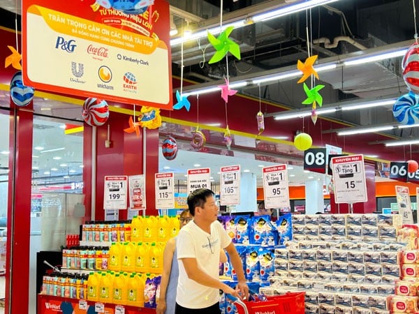 Continuing to promote many promotional programs, WinMart stimulates shopping demand photo 2