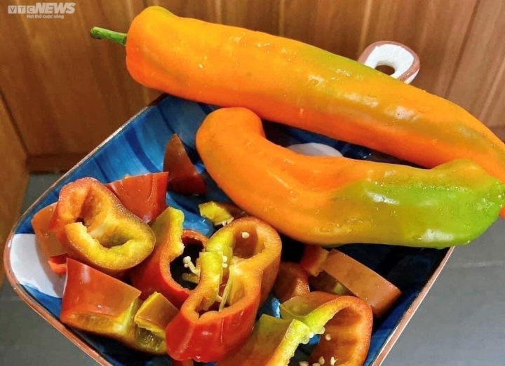 'Super big' chili peppers are expensive, customers wait a month to order - 3