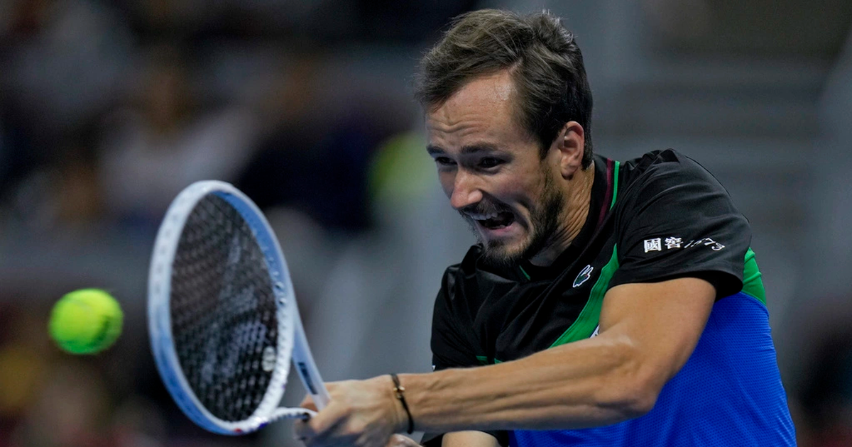 Medvedev se enfrenta a Tsitsipas y Sinner a Rublev en semifinales