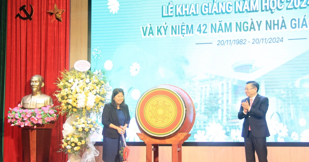 L'Université des ressources naturelles et de l'environnement de Hanoi célèbre la Journée des enseignants vietnamiens