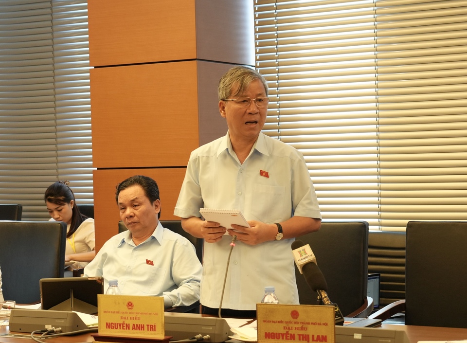 El delegado Nguyen Anh Tri participó en la discusión grupal. Foto: Hong Thai