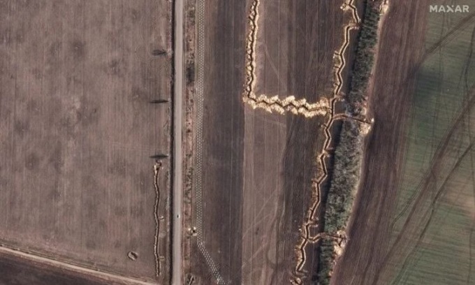 Trenches and defensive lines built by Russia in Zaporizhzhia province in satellite images released on April 12. Photo: Drive