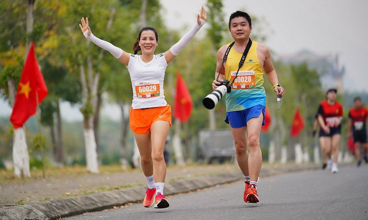 From runner to running photographer