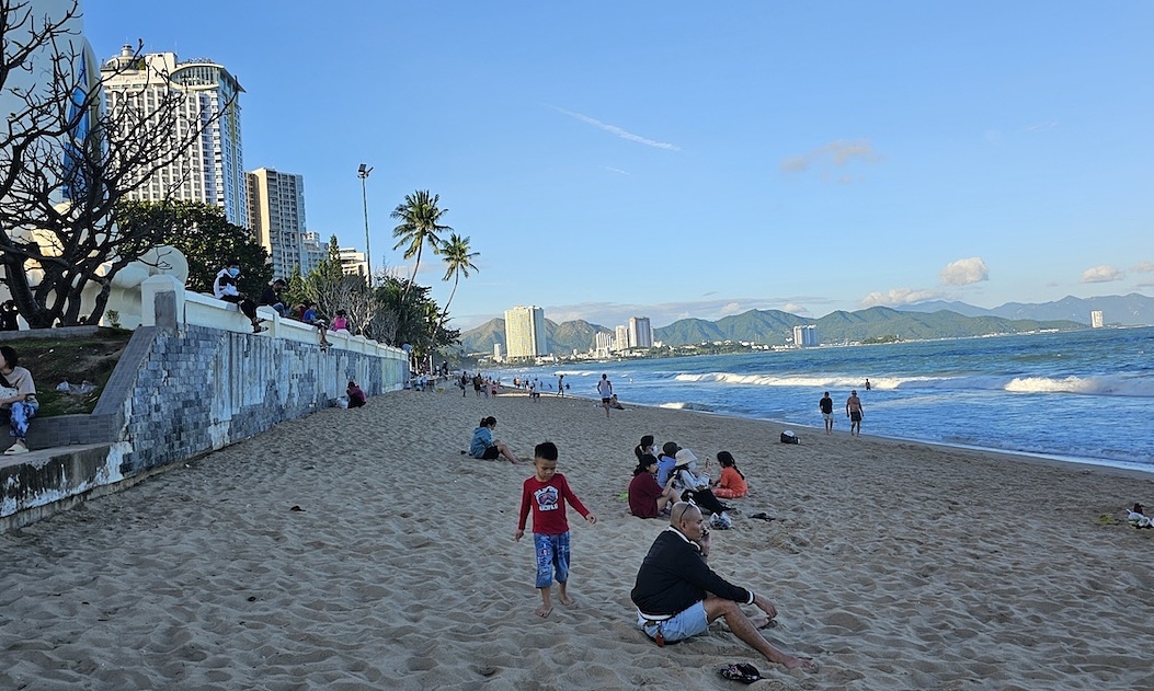 Bãi biển Nha Trang, Vũng Tàu vắng khách dịp Tết Dương lịch