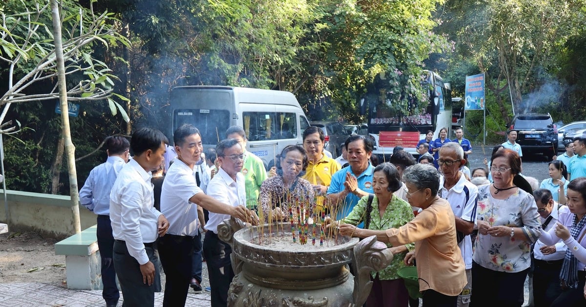 Hun đúc ngọn lửa cách mạng cho các thế hệ