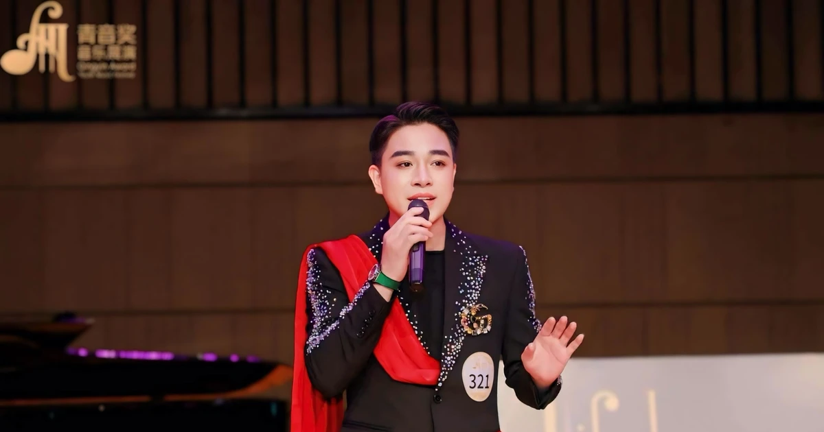 Genderless singer Tran Tung Anh wins music award in China