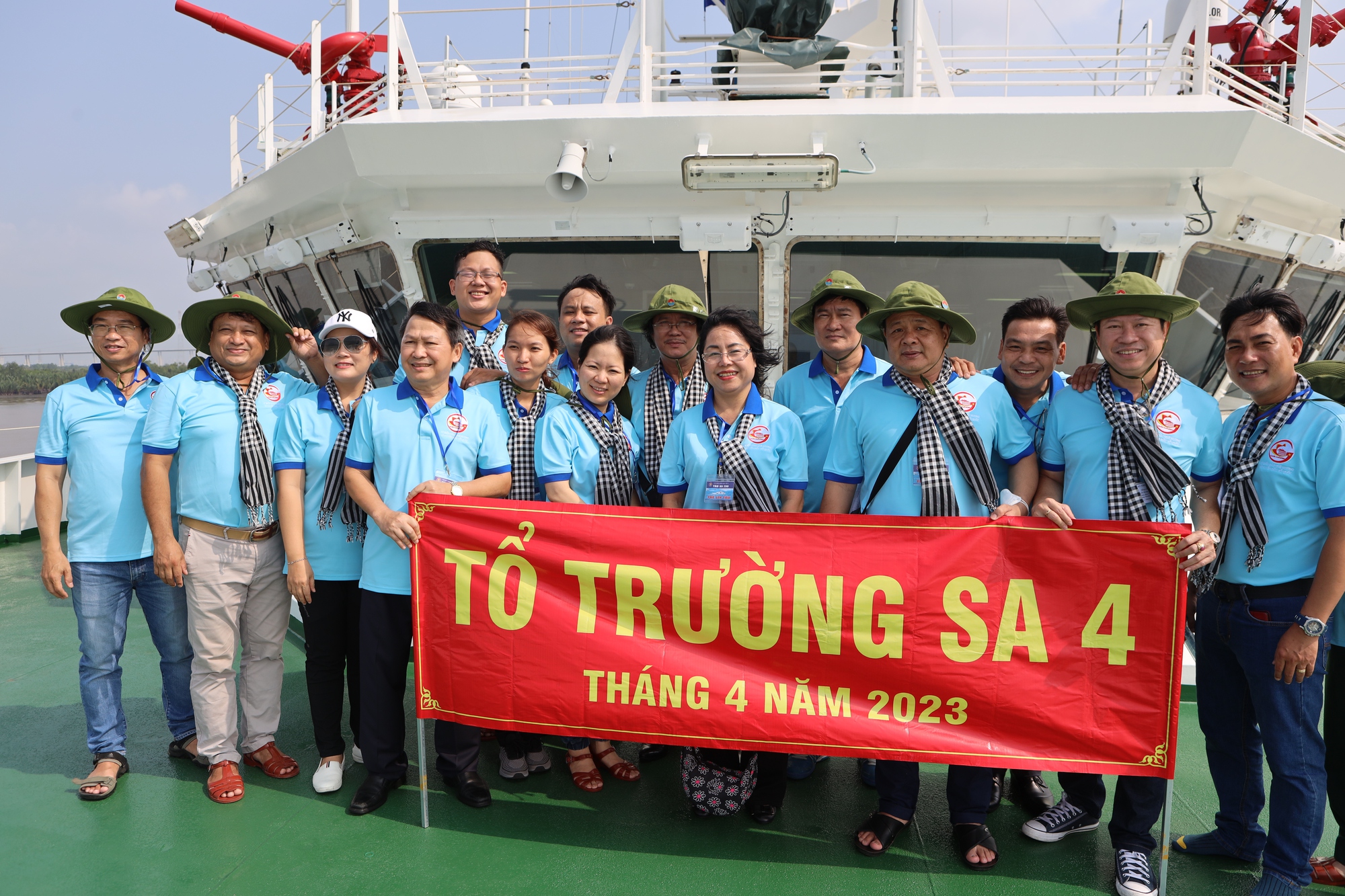 TP HCM: Hơn 28,3 tỉ đồng tặng Trường Sa và Nhà giàn DK1 - Ảnh 6.
