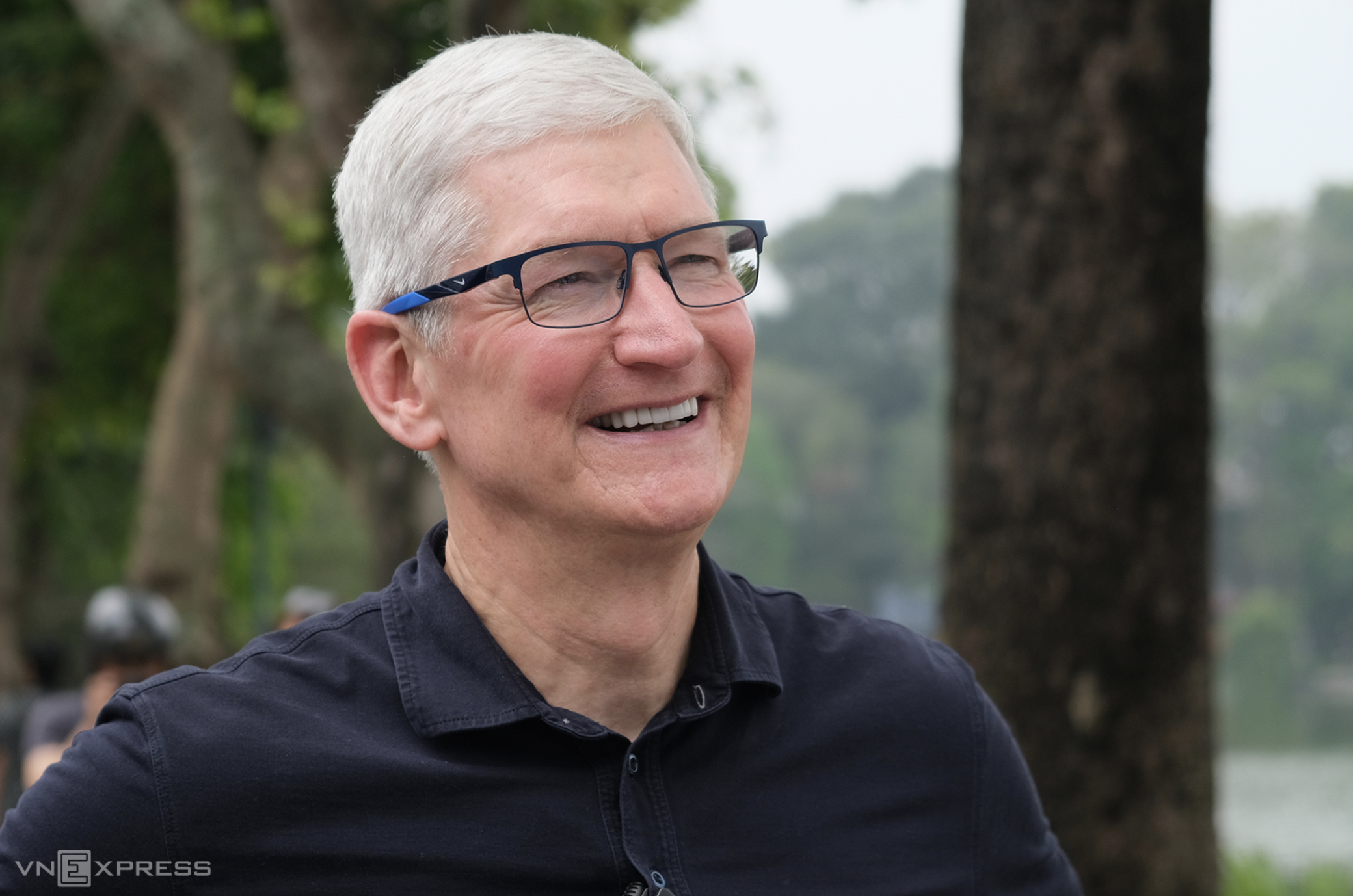 What do you see from Apple CEO's visit to Vietnam?