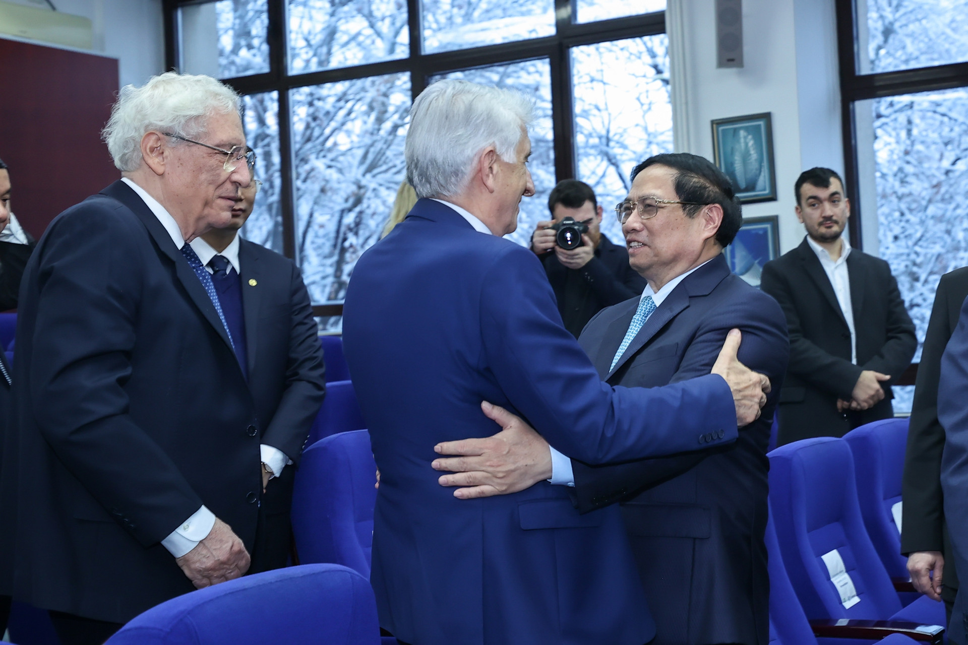 Thủ tướng Phạm Minh Chính thăm, làm việc tại Đại học Kỹ thuật Xây dựng Bucharest - Ảnh 9.