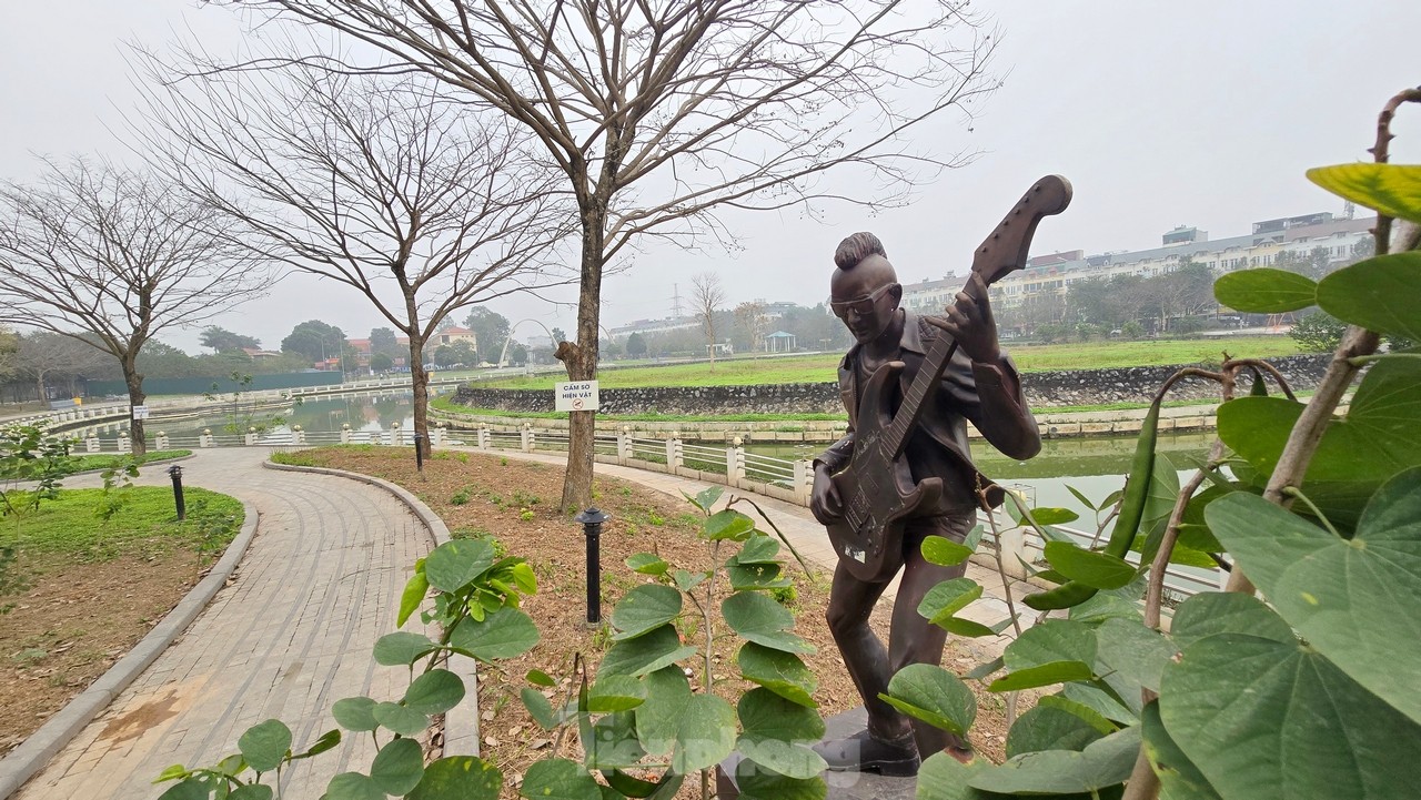 Estado actual del parque con forma de guitarra valorado en 200 mil millones de dongs en Hanoi foto 14