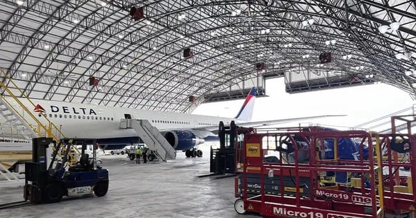 Explota rueda de avión al ser removida para mantenimiento; 2 personas mueren