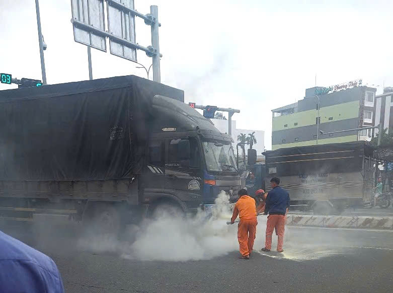 Công nhân Điện lực Đà Nẵng trả lại tài sản cho người dân- Ảnh 2.