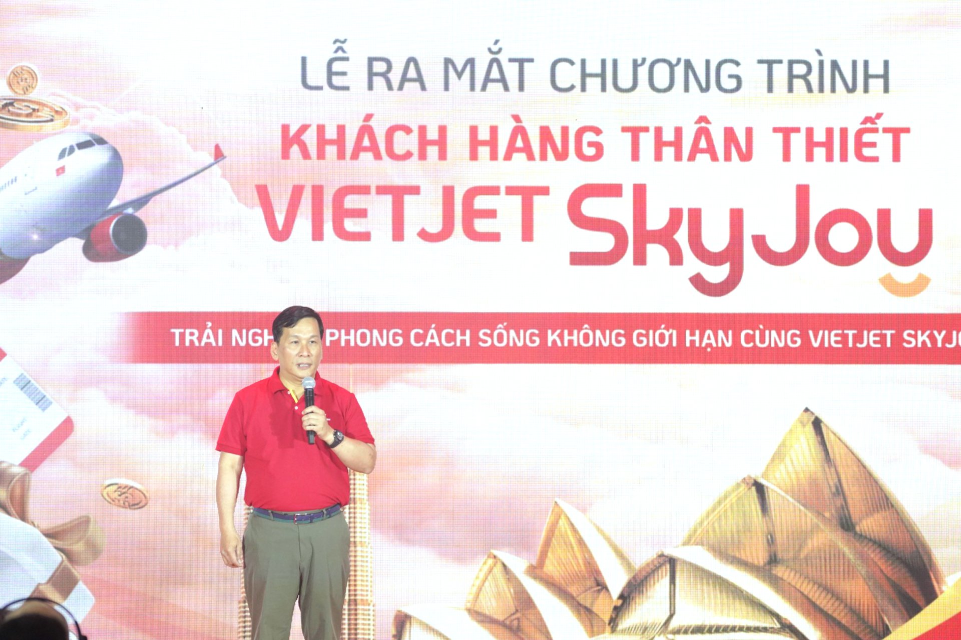 Tổng giám đốc Vietjet Đinh Việt Phương phát biểu khai mạc sự kiện ra mắt Vietjet SkyJoy