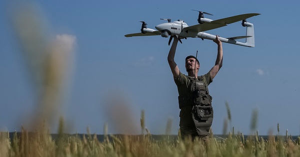 L'Ukraine attaque une base aérienne russe, perturbant les capacités de lancement de drones ?