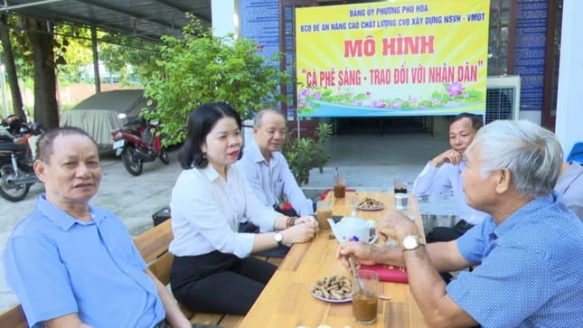 ธุรกิจและผู้คนพูดคุยกันอย่างไรเมื่อดื่มกาแฟตอนเช้ากับผู้นำบิ่ญเซือง? ภาพที่ 3