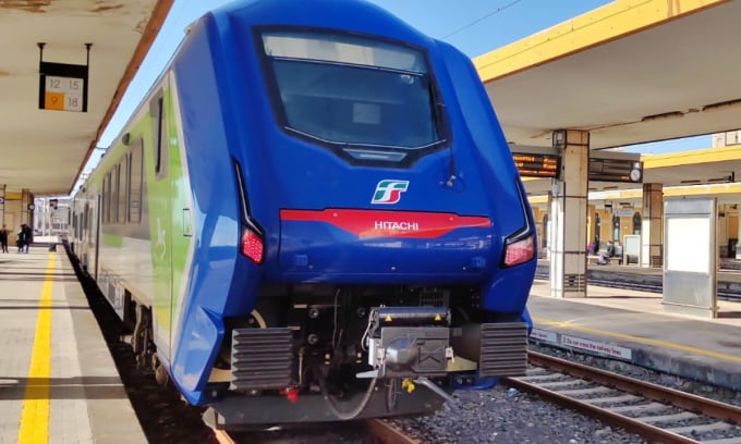 イタリアの一部地域ではバッテリー駆動の列車が運行されている。写真: 日立レール