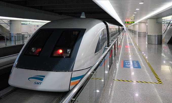 Transrapid SMT train in Shanghai. Photo: Kallerna/Wikimedia