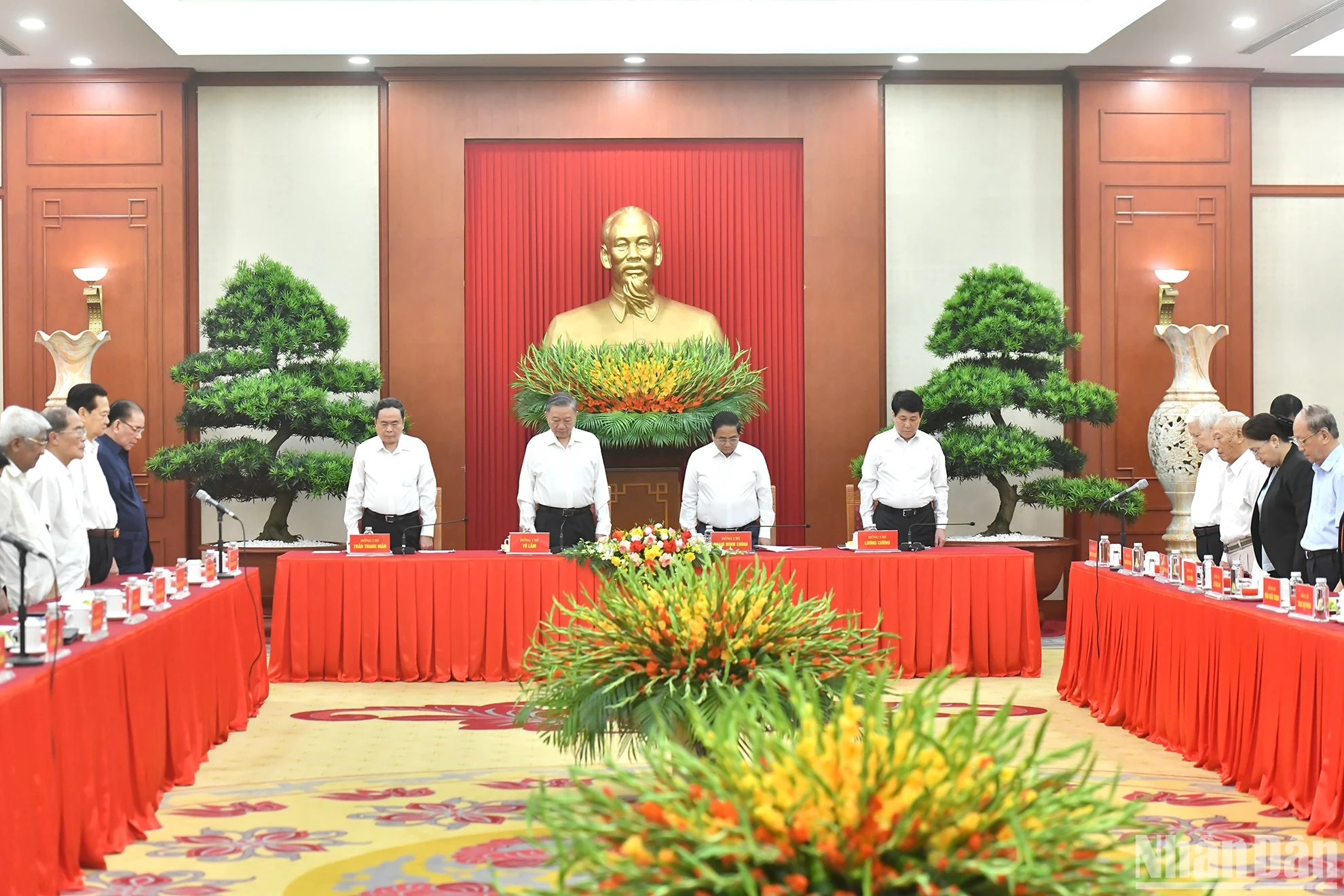 [Photo] General Secretary and President To Lam chaired the meeting with leaders and former leaders of the Party and State photo 5