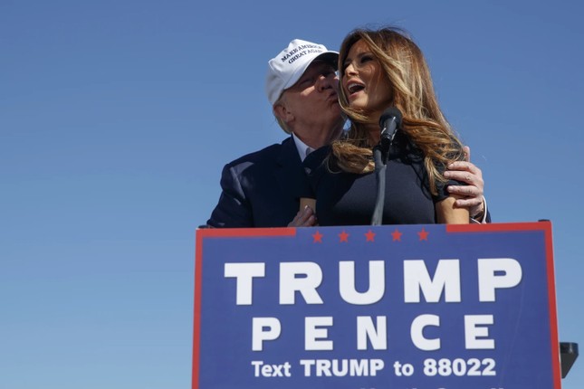 Мелания Трамп снова нарушает нормы для американских первых леди фото 1
