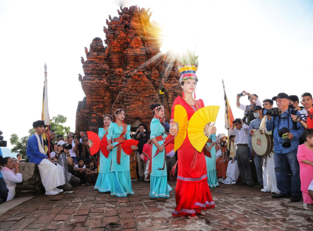 Festival Kate à la tour Po Klong Garai