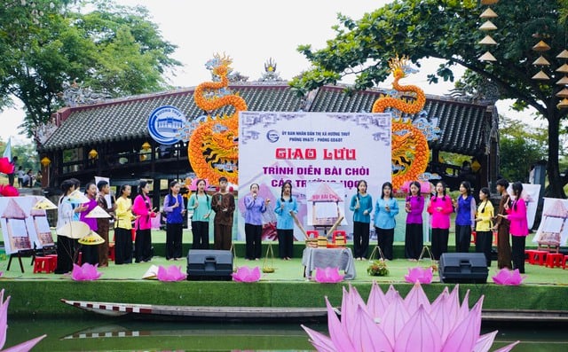 Hàng trăm giáo viên, học sinh hào hứng giao lưu, lan toả nghệ thuật Bài Chòi - Ảnh 1.