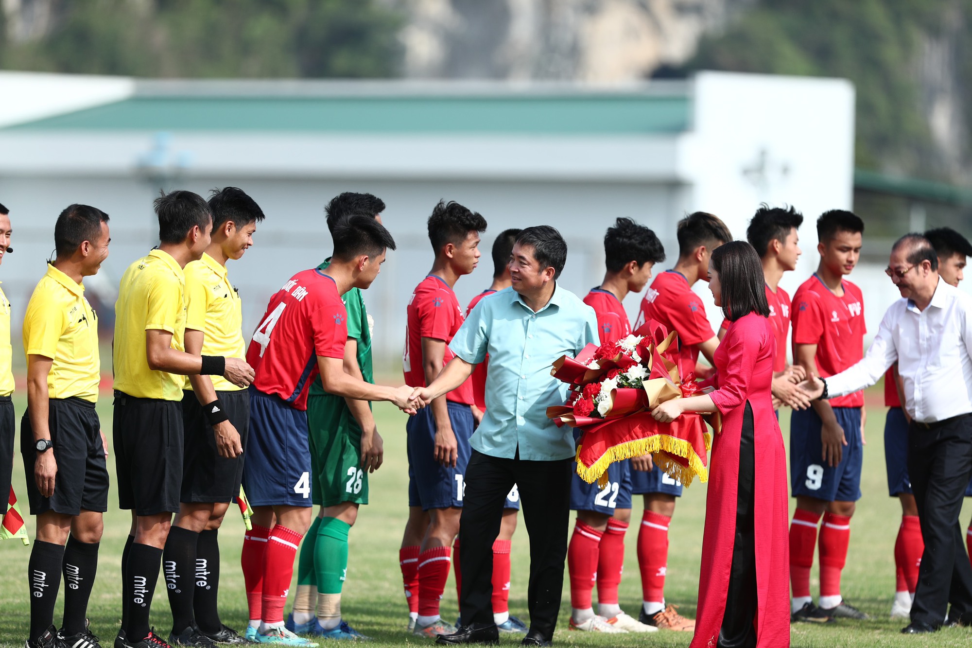 Hứa hẹn hấp dẫn tại giải bóng đá hạng nhì quốc gia 2023 - Ảnh 2.