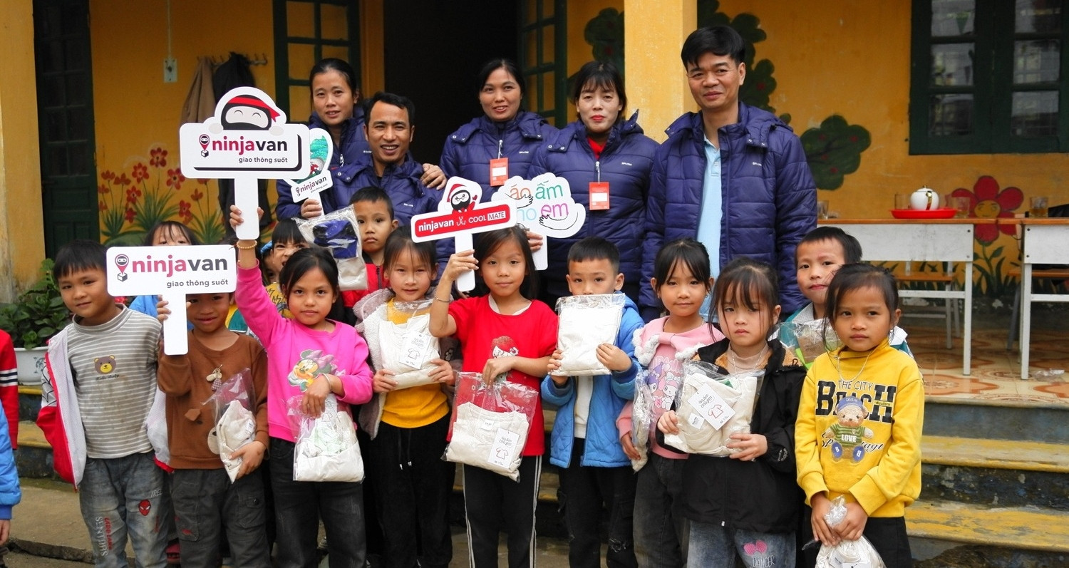 Ninja Van Vietnam travels 38,181km to bring warm clothes to children in mountainous areas