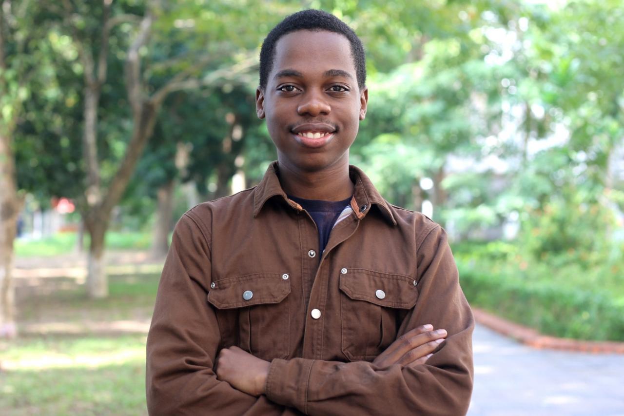 African male student studying at Hanoi University of Science and Technology, passionately loves Vietnamese history