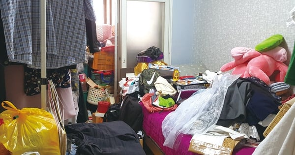 La photo de la chambre de sa mère pendant les 3 ans d'absence de son fils l'a dissuadé de ramener sa petite amie à la maison pour rencontrer ses parents.