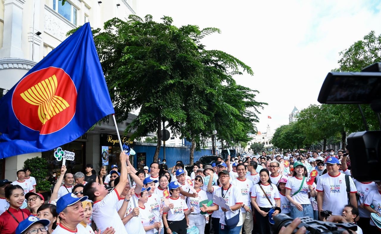 Chương trình đi bộ đồng hành ASEAN (ASEAN Fun Walk 2023) vì hòa bình, hợp tác và phát triển. (Nguồn: Tổng lãnh sự quán Indonesia tại TP. Hồ Chí Minh)