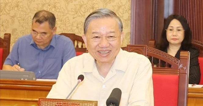 General Secretary and President chaired a Politburo meeting to give comments on documents.