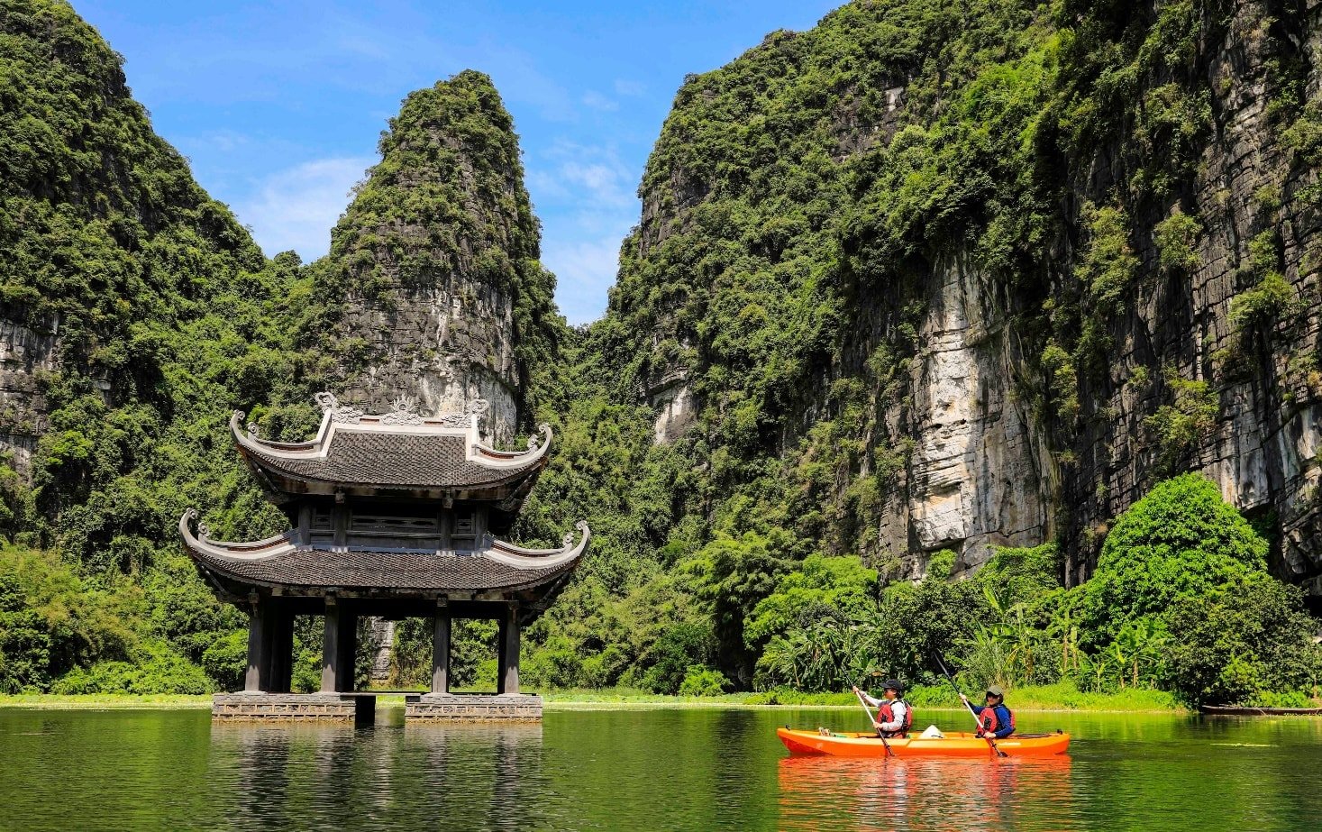 Wasserpavillon im Ökotourismusgebiet Trang An.