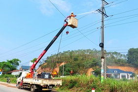 Thanh Thuy Electricity improves power supply capacity during hot season