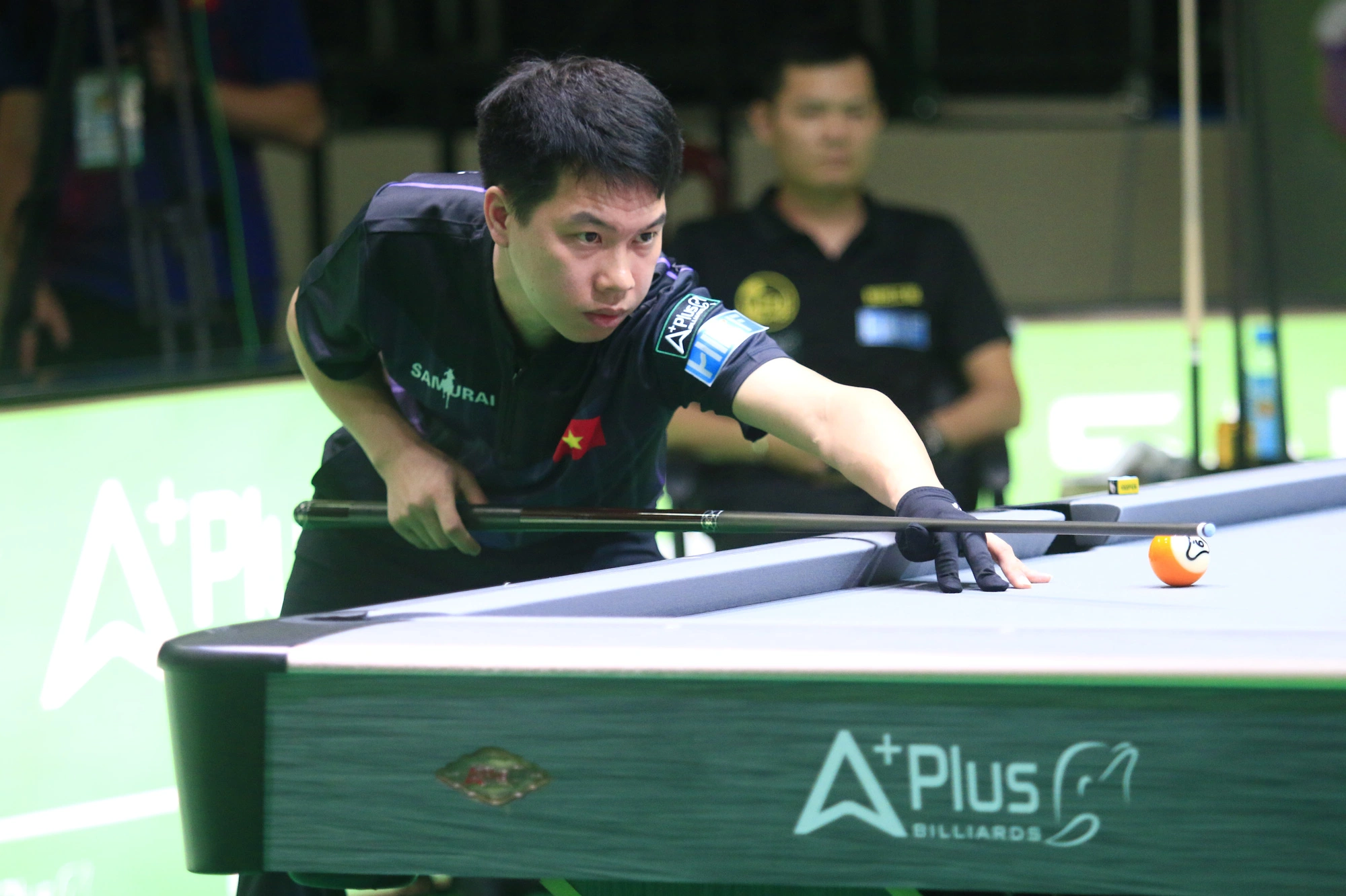 Vietnamese player 'shocked' by eliminating champion Yu Li Si at Ho Chi Minh City 9-ball pool tournament