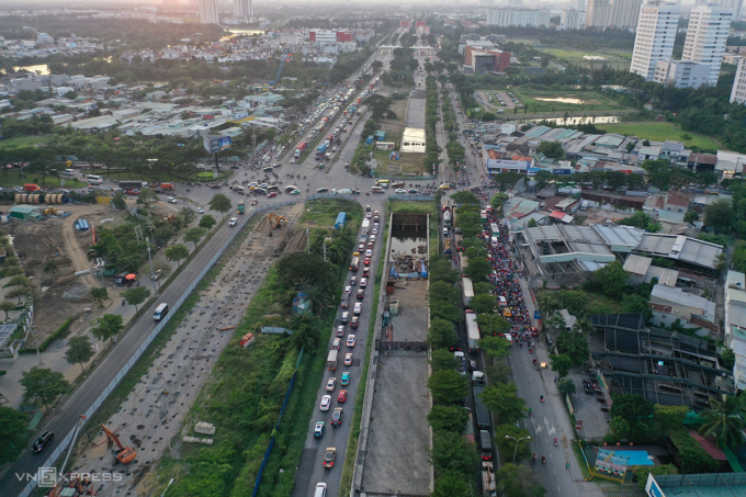 Intersection Nguyen Van Linh - Nguyen Huu Tho au sud de Ho Chi Minh-Ville, décembre 2023. Photo : Quynh Tran