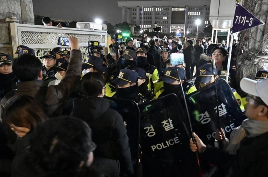 A series of South Korean officials resigned after martial law