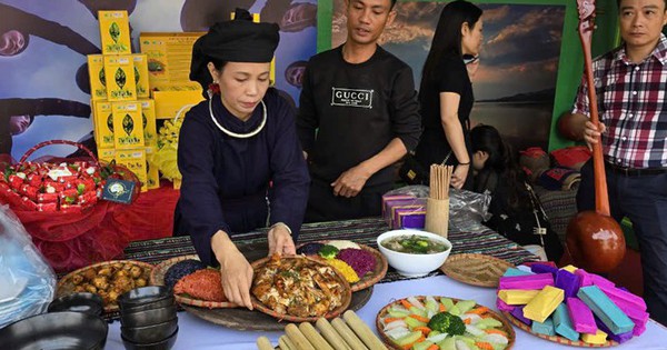 Die ethnischen Gruppen der Tay, Nung und Thai konkurrieren darum, die traditionelle Kochkultur zu präsentieren, zuzubereiten und vorzustellen.