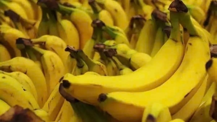 Don't throw away banana peels when you know the health benefits.