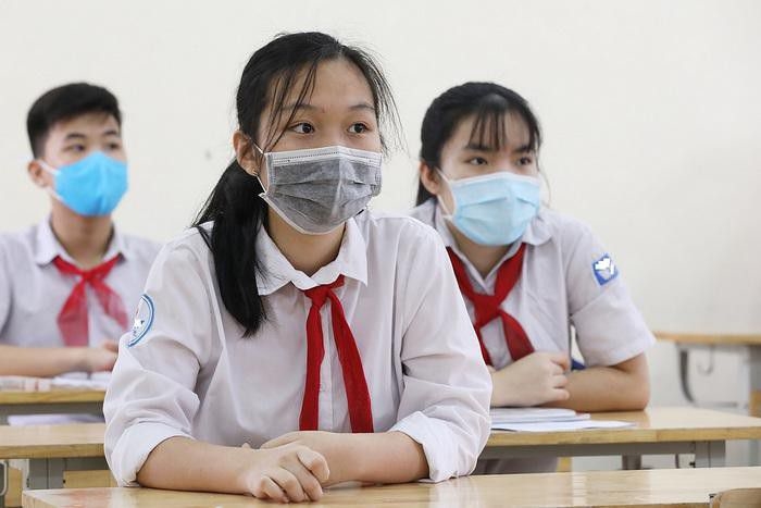 Experts show how to get high scores in the English test for grade 10 in Hanoi public schools, picture 1