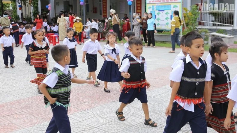 Học sinh Đà Nẵng hân hoan bước vào năm học mới ảnh 2