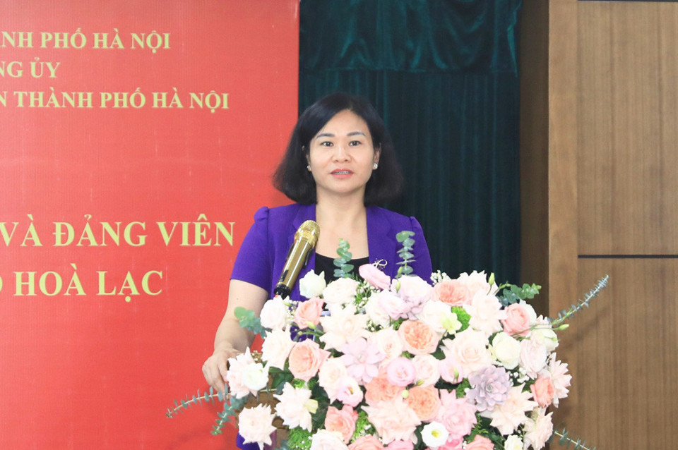 La subsecretaria permanente del Comité del Partido de Hanoi, Nguyen Thi Tuyen, pronunció un discurso en la conferencia. Foto: Quang Thai