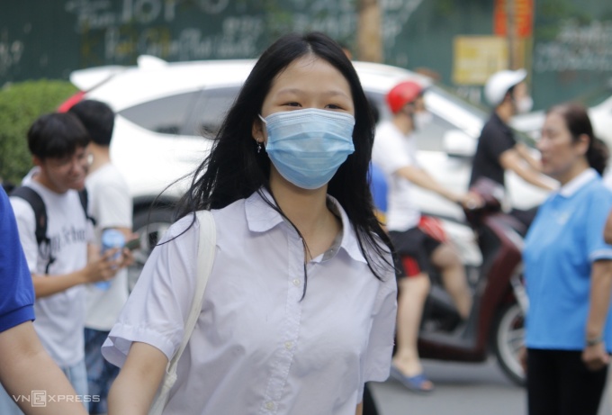 Am Morgen des 10. Juni legen Schüler aus Hanoi die Literaturprüfung für die 10. Klasse ab. Foto: Thanh Hang