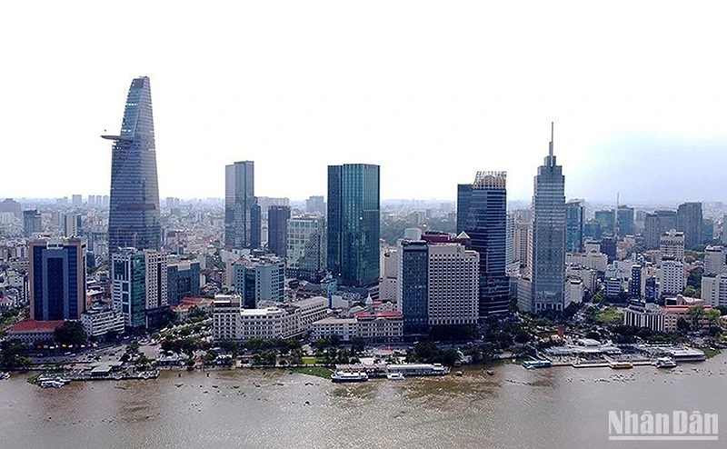 Central area of ​​District 1, Ho Chi Minh City on the banks of the Saigon River. Photo: Thanh Vu.