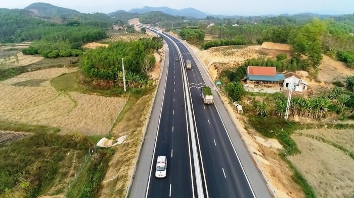 Eine Reihe von Verkehrsprojekten im Wert von Billionen Dong haben gerade mit dem Bau von Nord nach Süd begonnen - 2