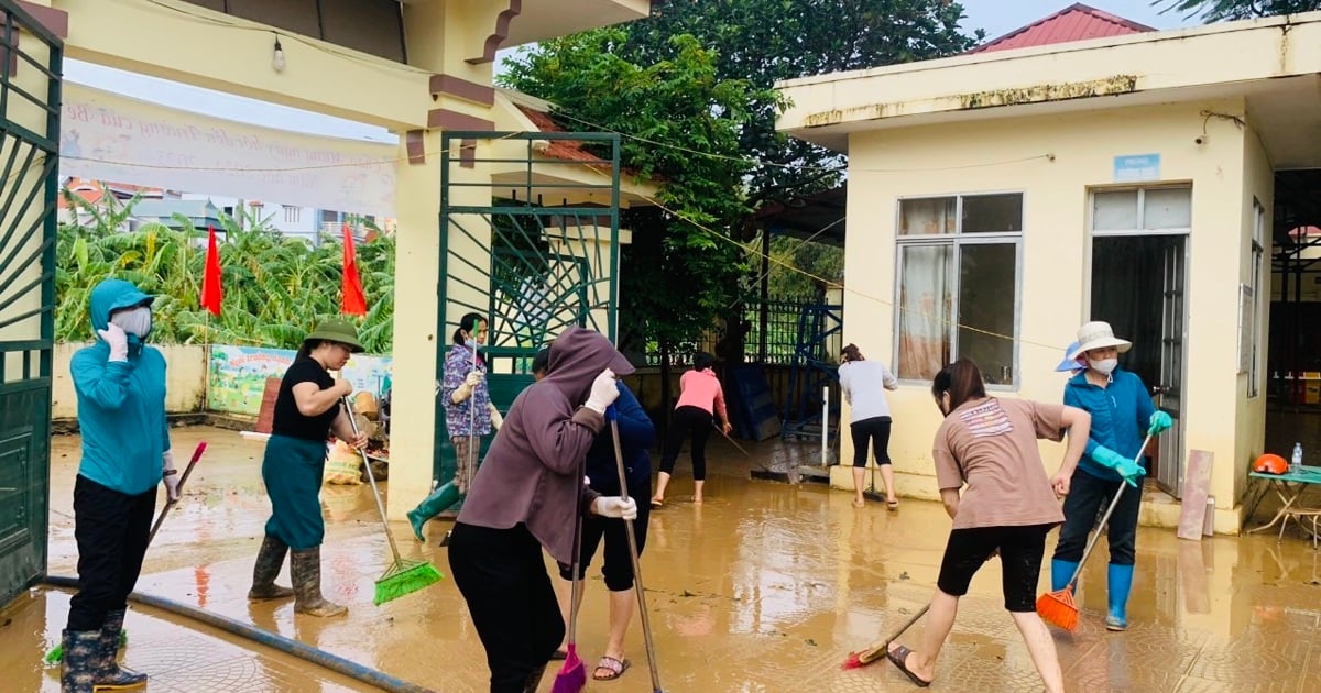 Women in the capital join forces to clean up the environment after storms and floods