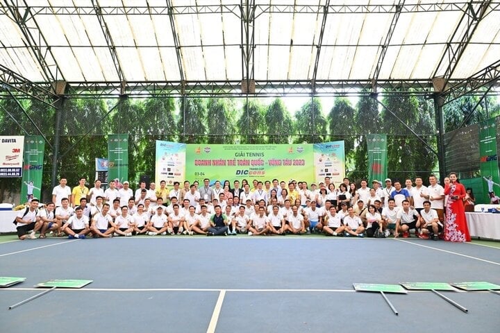 MC Thái Phương Thảo duyên dáng tại Giải tennis Doanh nhân trẻ toàn quốc 2023. (Ảnh: NVCC)