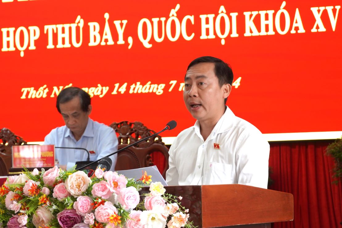 Mr. Dao Chi Nghia - Deputy Head of the National Assembly Delegation of Can Tho City spoke at the conference. Photo: Ta Quang