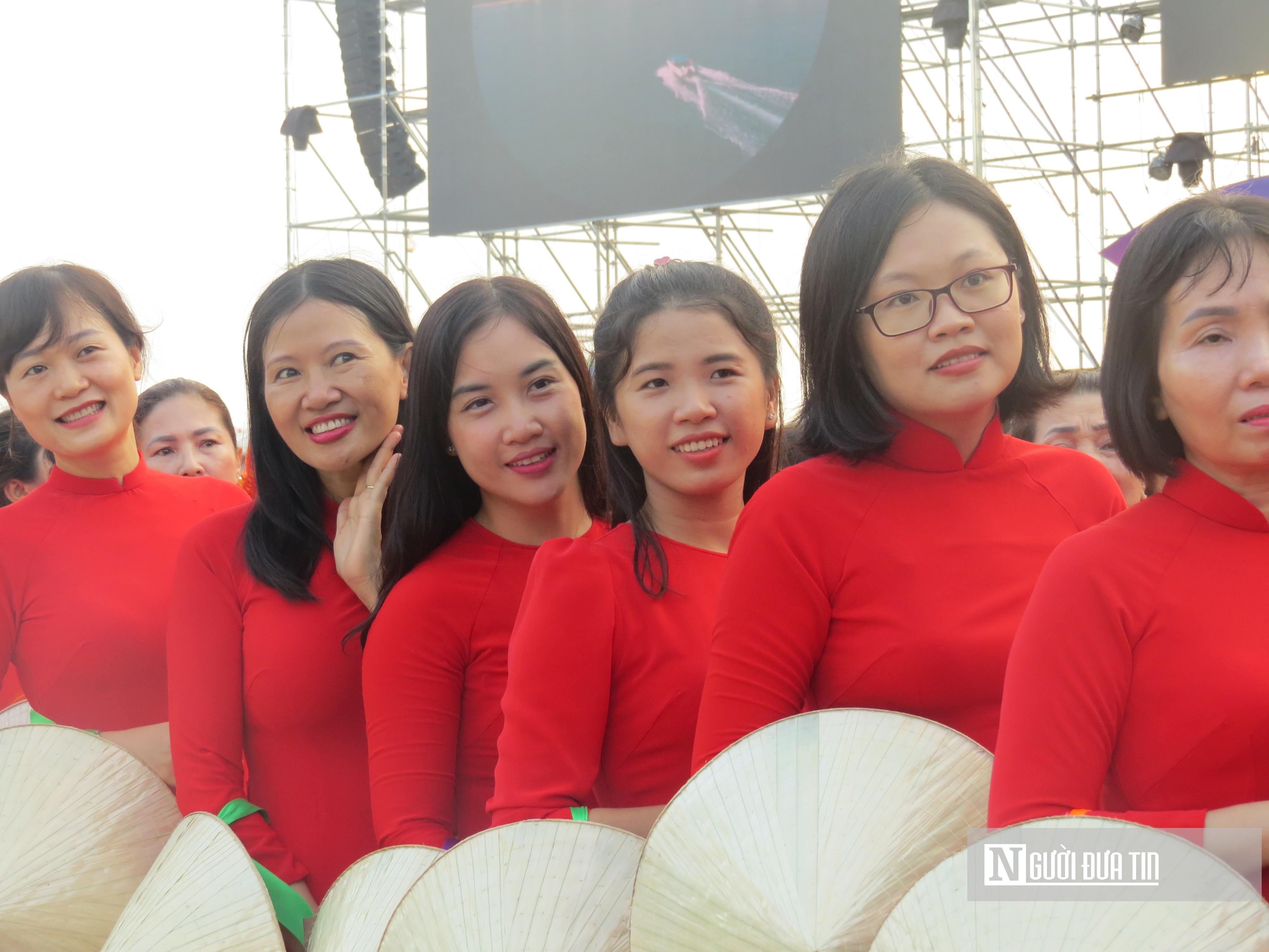 กิจกรรม - สตรีชาว Khanh Hoa กว่า 6,000 คน ร่วมเดินขบวนเพื่อเป็นเกียรติแก่ชุด Ao Dai บนท้องถนน (ภาพที่ 6)