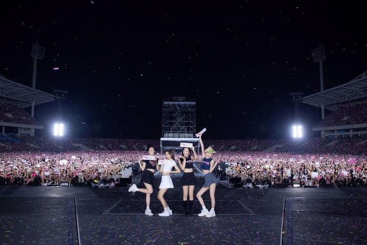 BlackPink in a concert with more than 30,000 spectators at My Dinh Stadium in July 2023. (Photo: YG Entertainment).