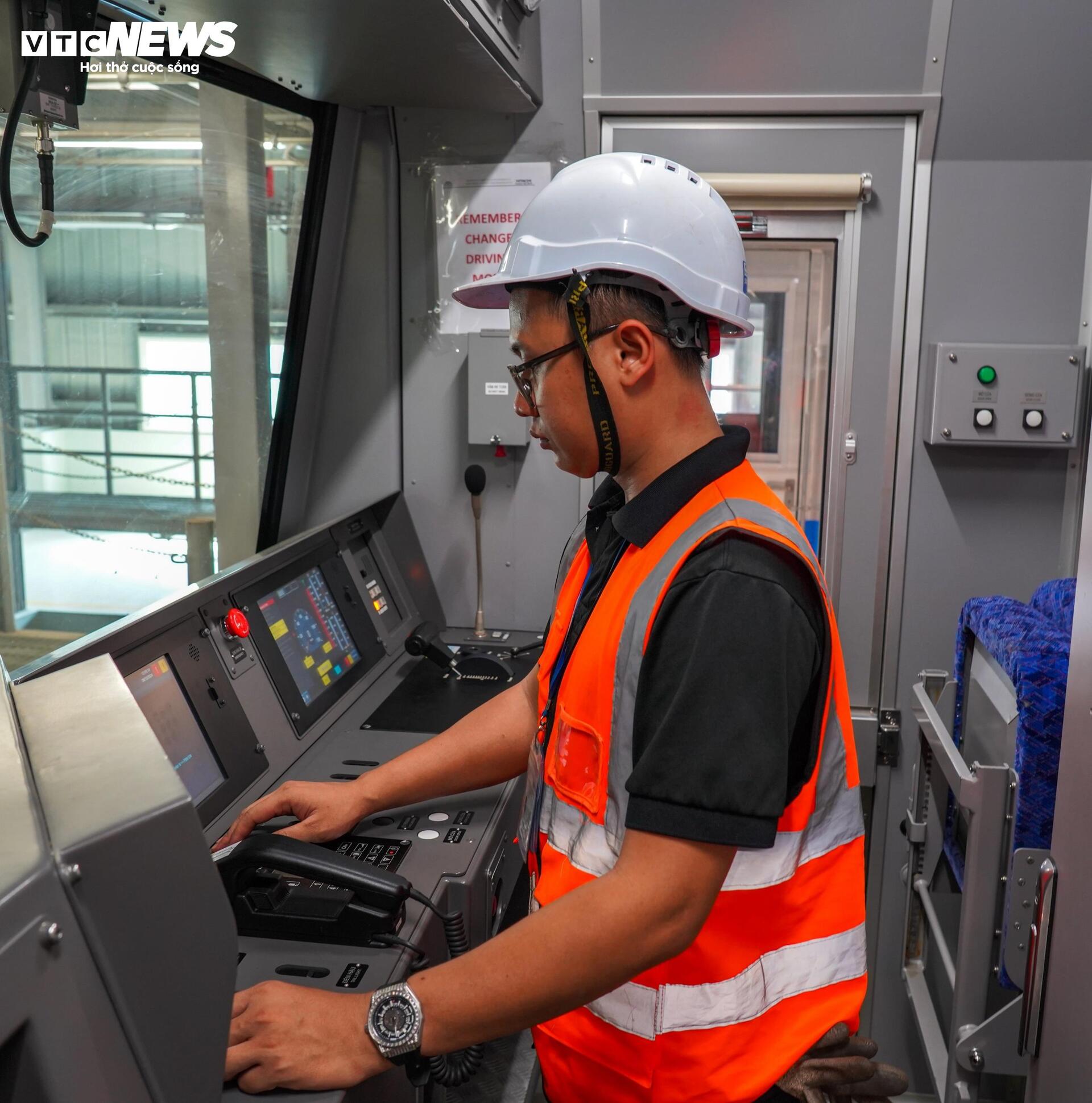 Journée de travail silencieuse de celui qui « maintient la santé » du métro Ben Thanh - Suoi Tien - 9